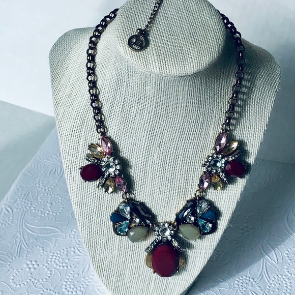 Antique gold chunky rhinestone statement necklace - Picture 6 of 7